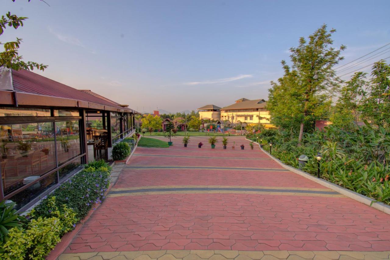 Woodstock Resorts Мадикери Екстериор снимка